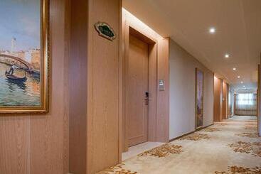 Vienna 3 Best Hotel Lichuan Centeral Bus Station