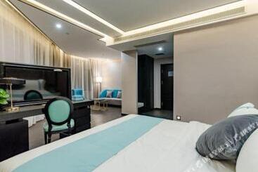 Xana Hotelle· Tai An Tianwai Village Railway Station