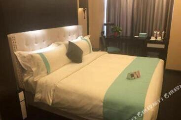 Xana Hotelle Zhengzhou North Passenger Terminal North University Town