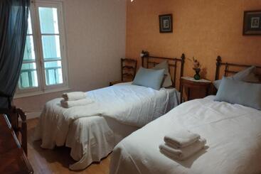 住宿加早餐  Aux Chambres Du Bourg