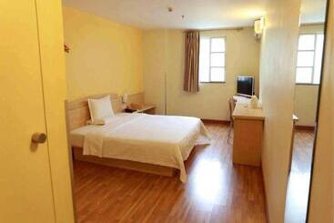 هتل 7 Days Inn Yingshang Lanxing Building Materials Market