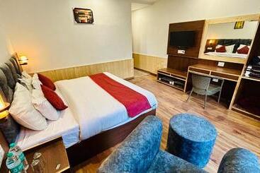 Ocean Open Terrace ! Mall Road Hotel !