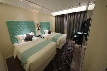 Hotel Xana Lite Korla Xiangli Avenue Food Street