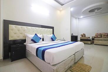 بنسيون Surya Residency