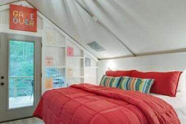 منتجع Game Room Luxury Glamping Tent Arcade Theme