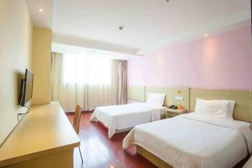 هتل 7days Inn Dazhou Central Square
