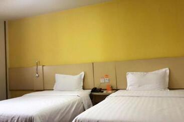 בית מלון כפרי 7days Inn Zhangjiajie Huilong Road Pedestrian Street 2nd Branch