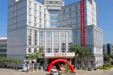 בית מלון כפרי Harbour Plaza