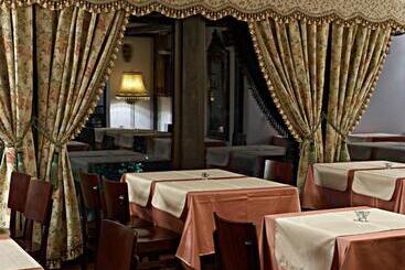 Pensiune Restaurant Tara Luanei