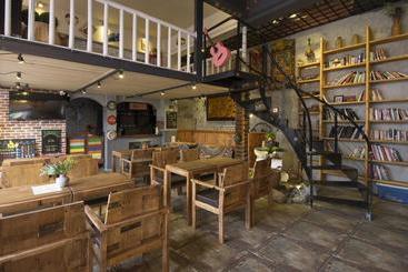 Chengdu Dreams Travel International Youth Hostel