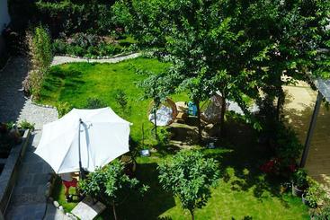 Dali Five Elements Hostel