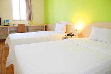 هتل 7 Days Inn Beijing Beishatan Subway Station
