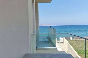 בית מלון כפרי Almare Beach