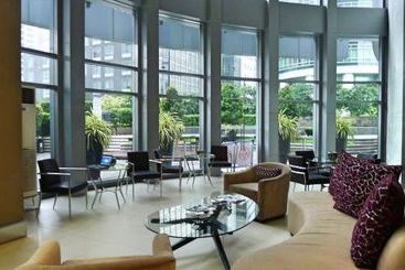 هتل Avant Apartments At The Fort