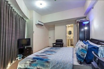 هتل Avant Apartments At The Fort
