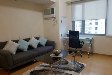 هتل Avant Apartments At The Fort