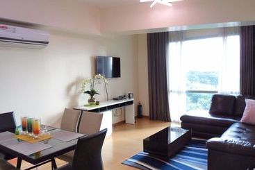 هتل Avant Apartments At The Fort