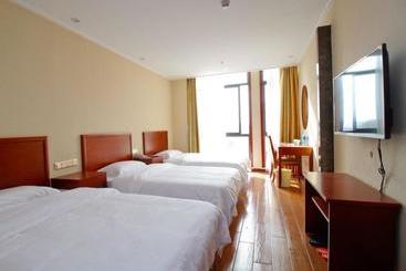 בית מלון כפרי Greentree Inn Anhui Lu An Huoshan County Government Carservice City Business