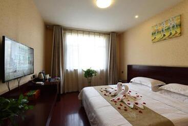 호텔 Greentree Inn Shanxi Jinzhong Jiexiu Railway Station Express