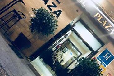 هتل Hostal Plaza