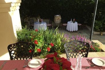 تختخواب و صبحانه 21 Roux Street Franschhoek