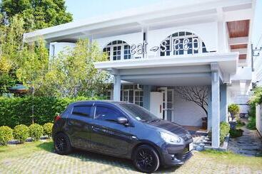 צימר Eat Sleep Cafe & Bed