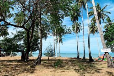 בית מלון כפרי Coconut Beach Villa Langkawi