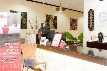 Отель Reddoorz Plus Near Rizal Junction