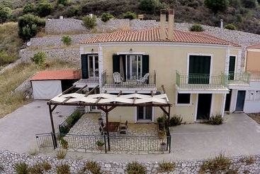 ツーリストアパートメント Nikos House