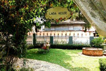펜션 Lada House