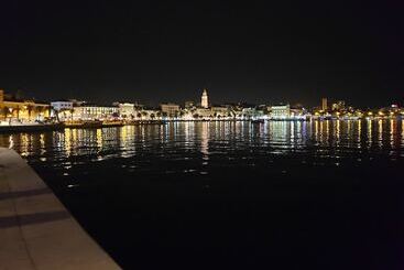 پانسیون Pylon Rooms