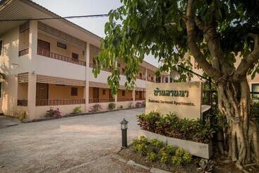 아파트호텔 Banlanna Hotel Lampang