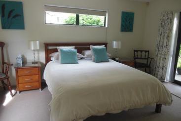 Garden Bed And Breakfast