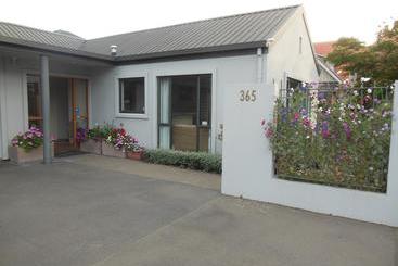 Garden Bed And Breakfast
