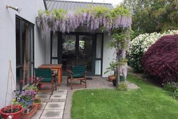 Garden Bed And Breakfast