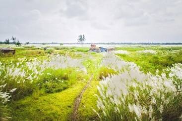 هتل Hoi An Hideaway Villa