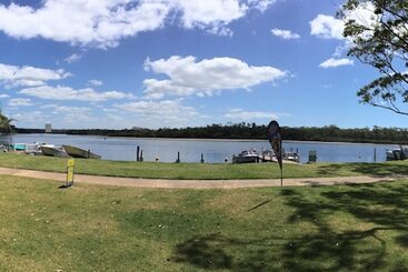 בית מלון כפרי Riviera Caravan Park