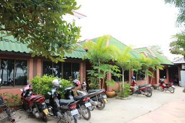 호텔 Two Easy Bungalow