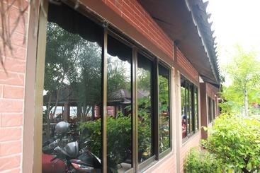 هتل Two Easy Bungalow
