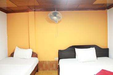 هتل Two Easy Bungalow