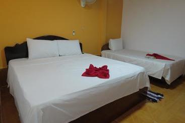 هتل Two Easy Bungalow