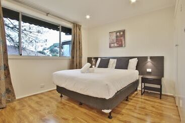 Жильё для туристов Ivy Units Glen Waverley