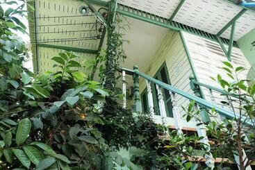 Пансион Baanrak Amphawa Homestay