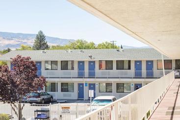 Motel 6reno, Nv  Virginia Plumb