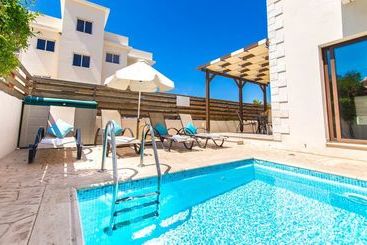 Oceanview Luxury Villa 007