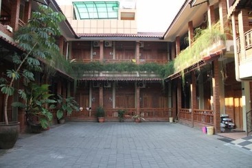 פנסיון Roemah Balewaringin