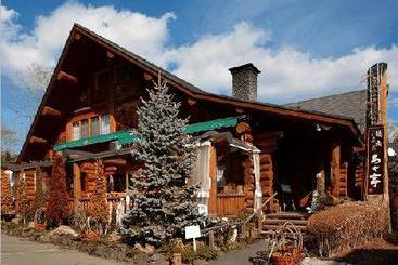 Cottage Inn Logcabin