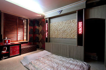 Hotel Brown