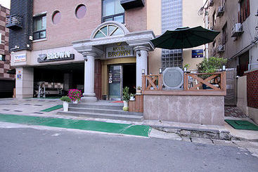 Hotel Brown