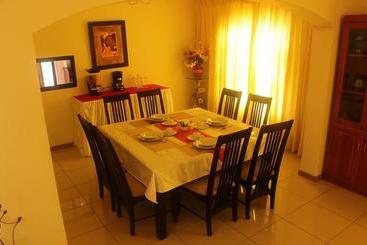 Отель Centre Lodge